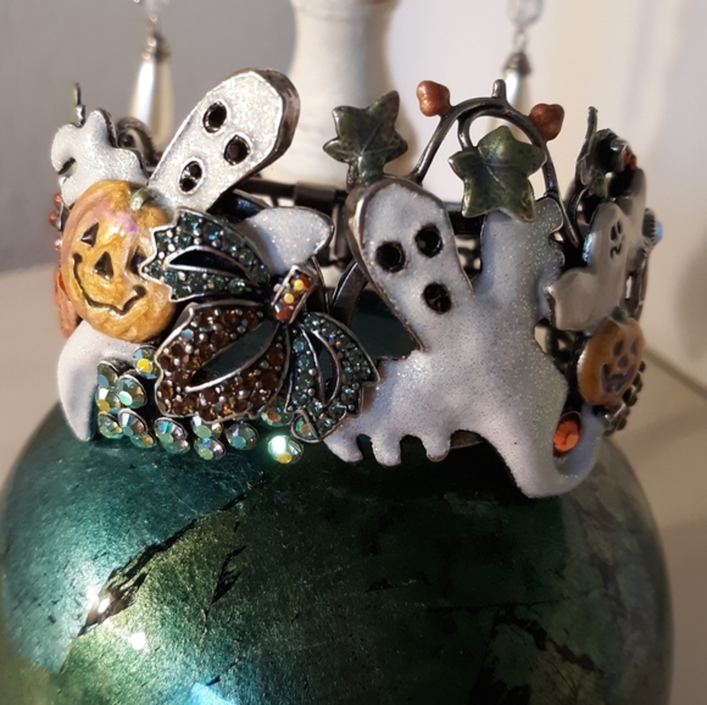 Kirks Folly Fall/Halloween Bracelet - Picture 2 of 12
